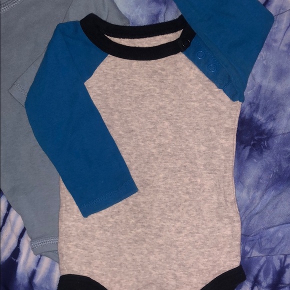 Long & 1 Short Sleeved Onesies - Picture 3 of 5